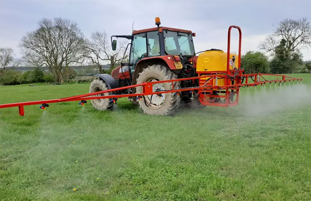 Hitch Boom Sprayer